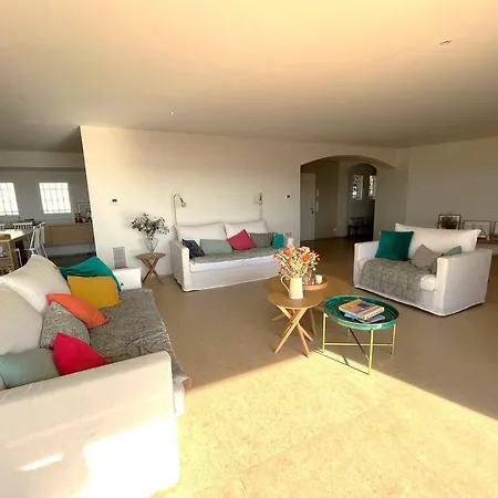 Apartment Postee Face A La *
